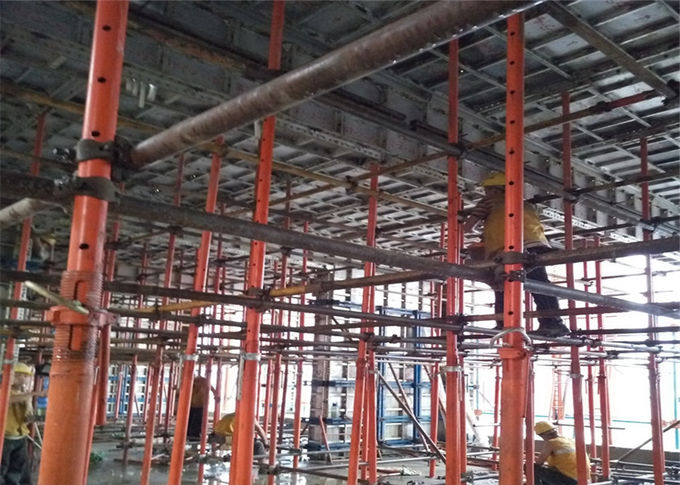 O aço forte do andaime sustenta os suportes ajustáveis da construção resistentes